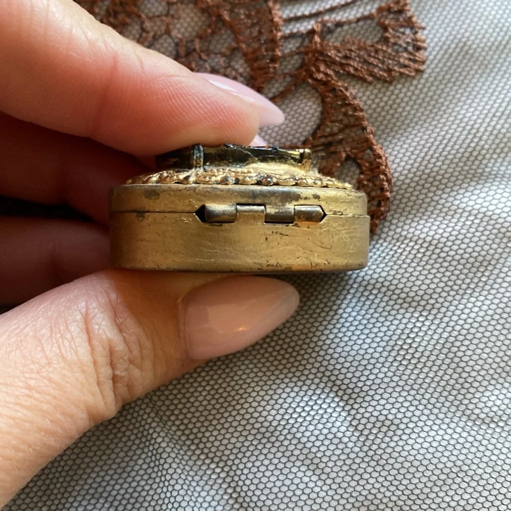 Vintage Gold and Black Pill Box - Picture 3 of 6